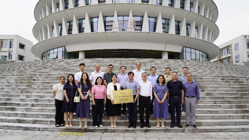 米乐网页版联手K12 开启米乐网页版米乐网页版合作新篇章 米乐网页版与三江新区成都外国语学米乐网页版隆重举行实践教育基地挂牌仪式.doc_5a0a508b-f350-48b3-85de-1b327798b5a8_0.jpg